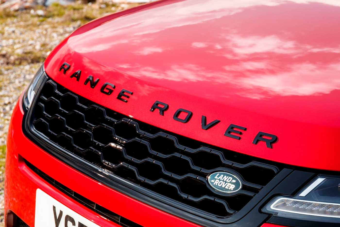 Минчанин продал чужой Land Rover, потратил деньги и отказался признать вину