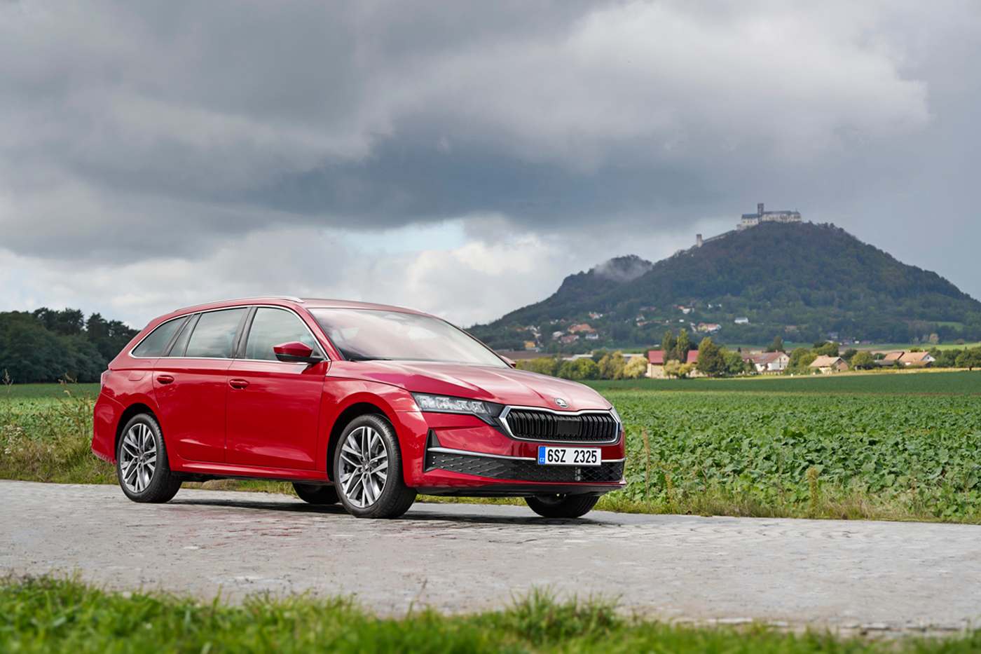 Skoda Octavia стала гибридом: три мотора, два варианта мощности и минимум расхода топлива