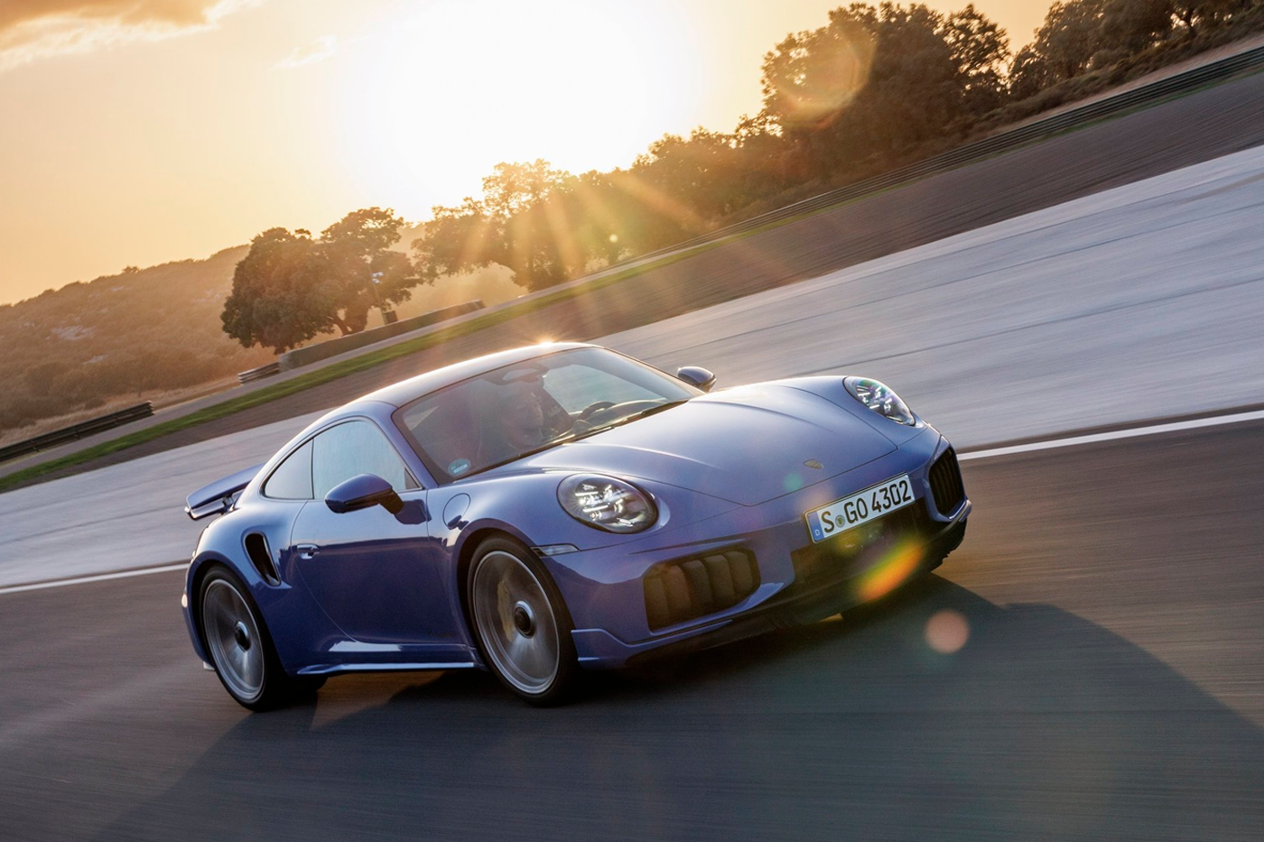 Porsche теряет покупателей: Taycan провалился, а 911 спасает бренд