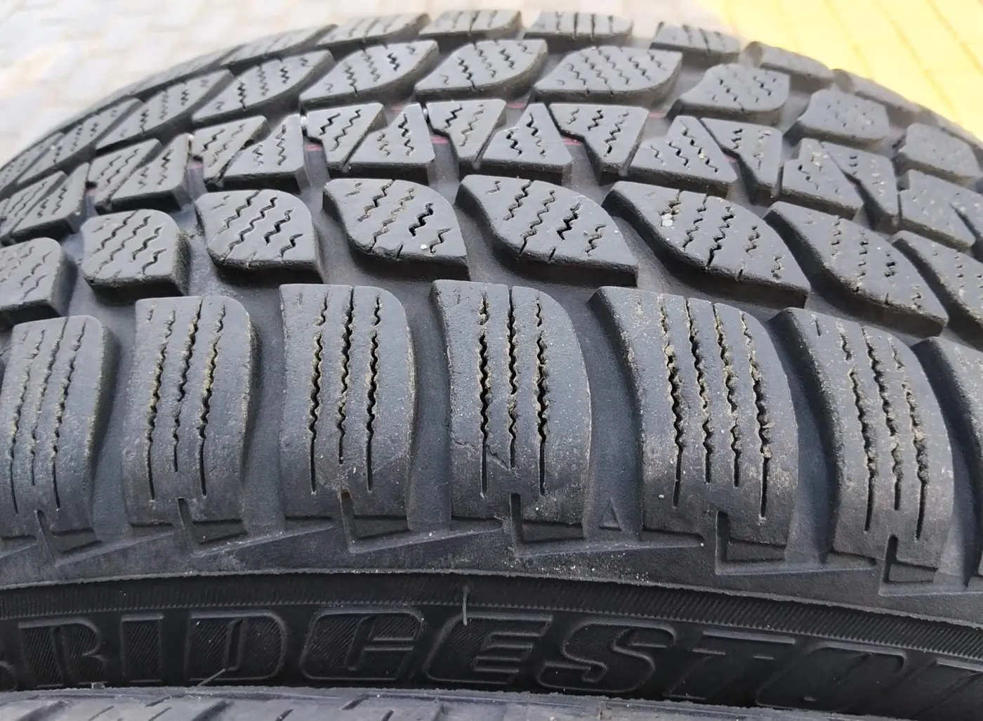 R16 195 60 Bridgestone Blizzak LM-25