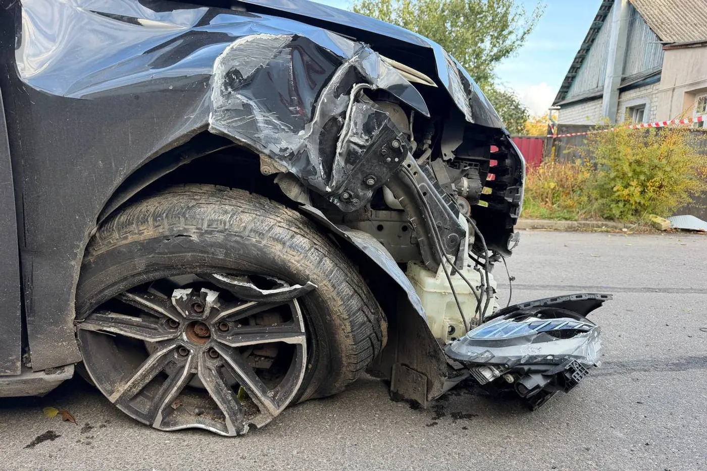 В Минске пьяная бесправница на каршеринговом Haval врезалась в столб