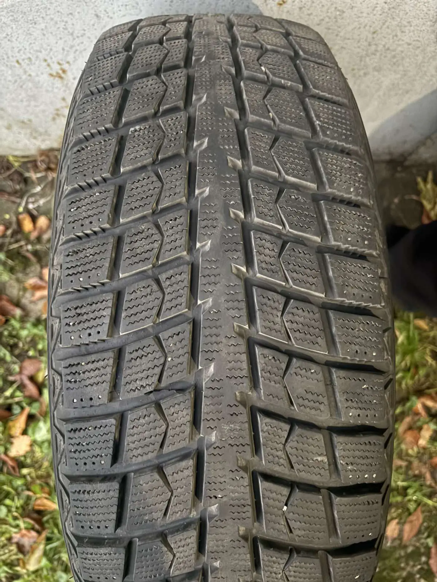 R17 215 60 Gremax в отличном состоянии, использовались один сезон, протектор 8 мм.